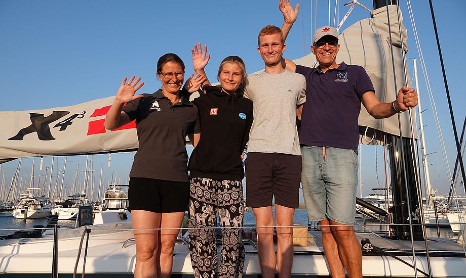 X4.3 besætning ses her i Caribien. Fra venstre: Sophie, Sara, Emil og Kim. Privatfoto