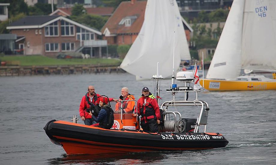 Dansk Søredningstjeneste fra Rudkøbing er her på job under Silverrudder hvor 400 solo-sejlere var med i weekenden rundt om Fyn fra Svendborg. Foto: Troels Lykke