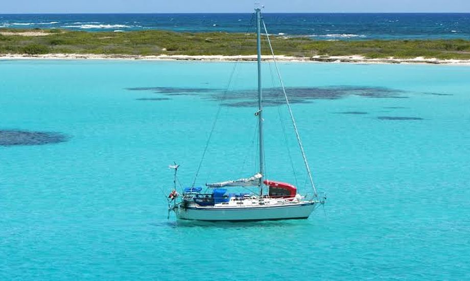 Ginklart vand (et nyt udtryk jeg netop har stiftet bekendtskab med) ved Spanish Point, Barbuda. Foto: Signe Storr