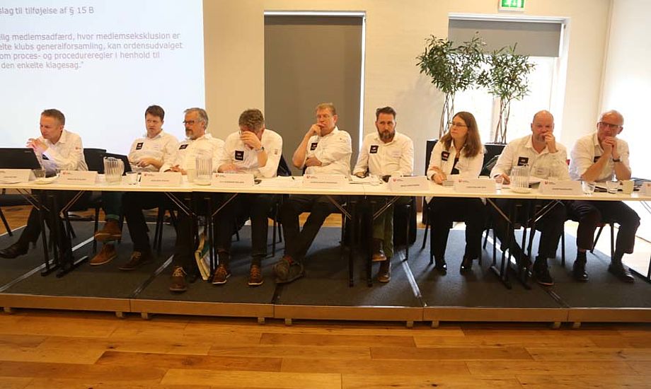 Dansk Sejlunions bestyrelse med generalsekretær Mads Kolte-Olsen, lige før flere medlemmer er på valg, mens andre er på vej ud. Foto: Troels Lykke