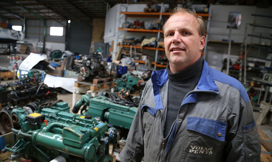 Flemming Søholm fra Søholm Marine er ekspert i at få en gammel motor til at virke igen. Foto: Troels Lykke