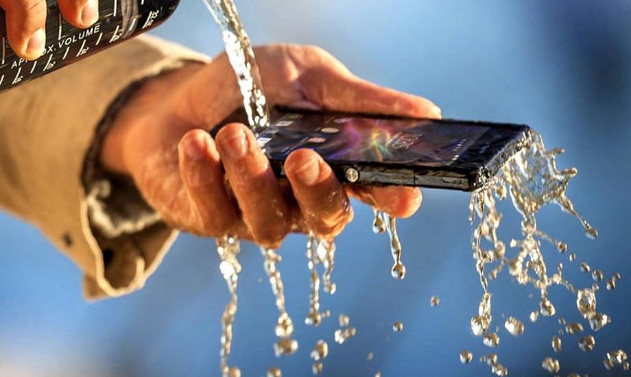Den nye Sony Xperia Z er tæt på at være vandtæt. Perfekt til sejleren. Foto: Sony