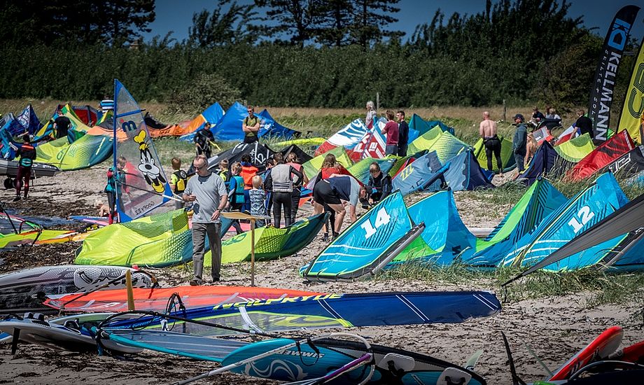 Der vil være mulighed for at blive introduceret til windsurfing. Foto: Lyn-X Open.