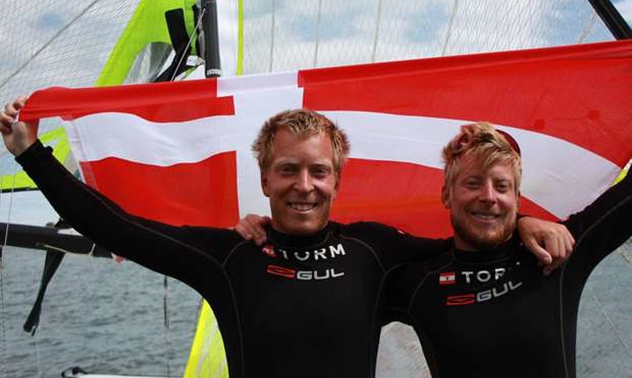 Simon og Emil Toft ses her da de vandt EM-bronze, senere på året vandt de også VM-bronze. Foto: Chr. Borch/sejlsport.dk