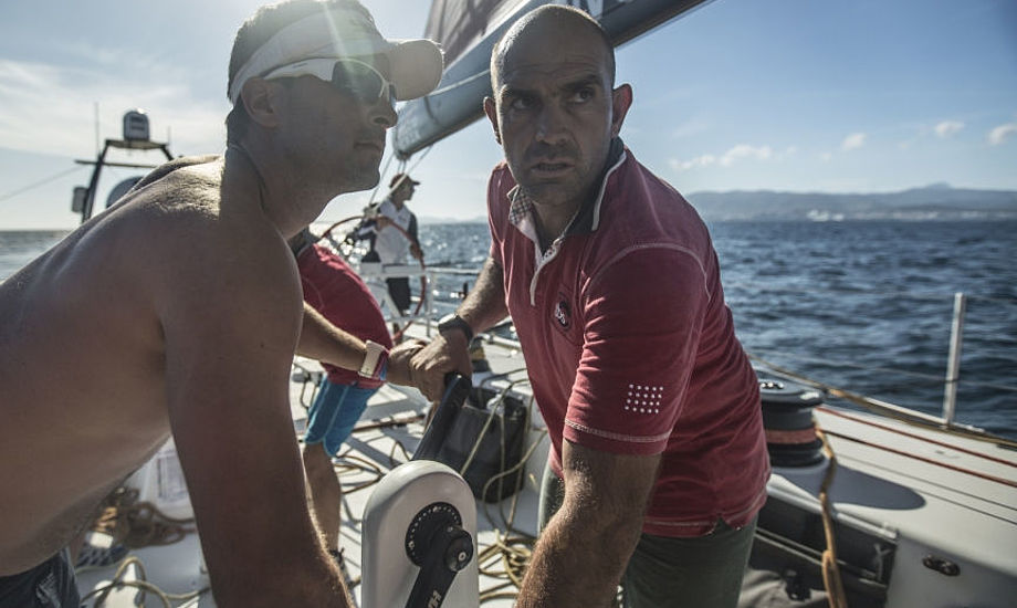 Xabi Fernandez, 38, th., er vagtkaptajn. Han sejler nu den 3. Volvo Ocean Race med Iker Martinez.
