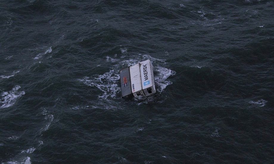 Også containere fra danske Maersk faldt overbord i weekenden. Foto: Kustwacht Dorniers 228-212