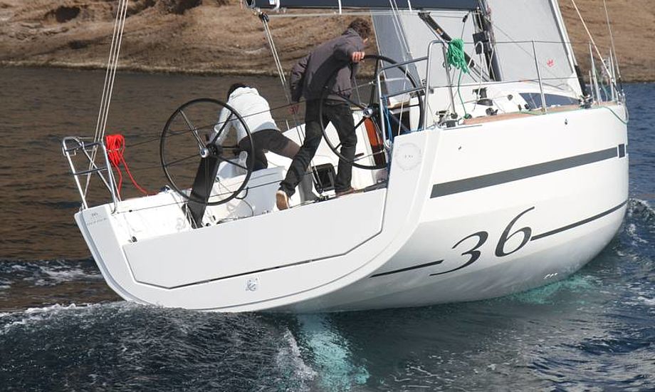 Dufour 360 er hurtig i optrækket, læs om båden senere i BådNyt og minbaad.dk. Foto: Troels Lykke