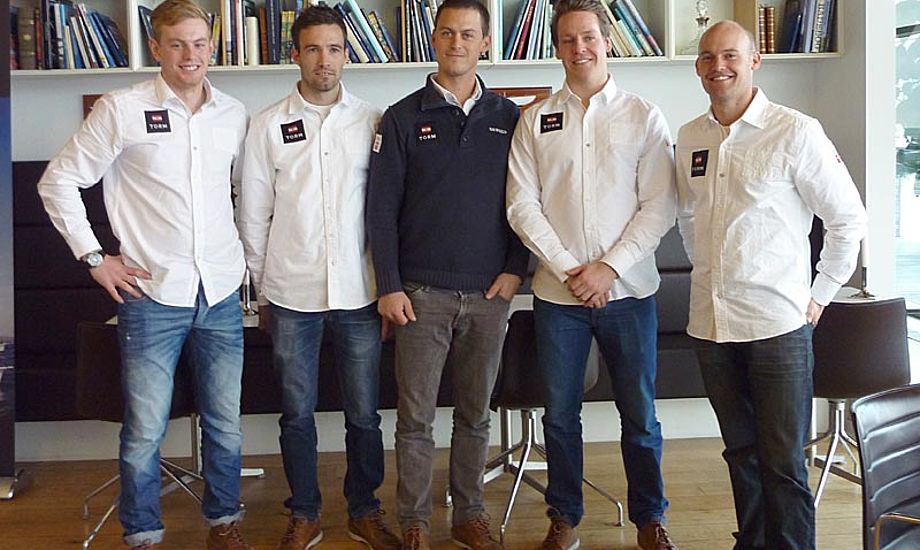 49’er OL- holdet: (fra venstre) Peter Lang, Jonas Warrer, træner Peter Hansen, Anders Thomsen og Allan Nørregaard. Foto: Katrine Bertelsen