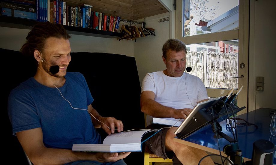Emil og Mikkel ses her i deres hjemmelavede lydstudie. Foto: Familien Behas nyhedsbrev