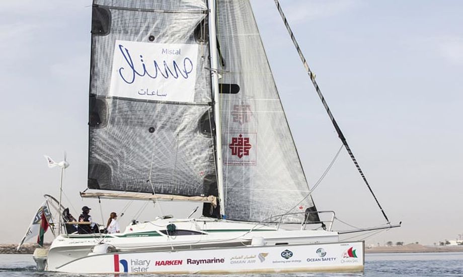 Hilary Lister og Nashwa Al Kind på vej i mål i Oman, i deres Dragonfly 28. Foto: Oman Sails