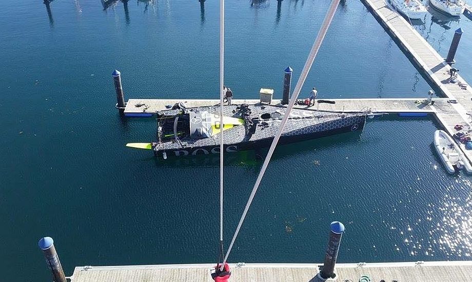 IMOCA 60'eren er nu bjærget i havn i Spanien. Foto: Mr. Clean
