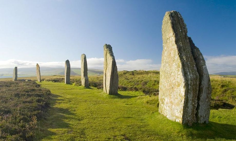 Ness of Brodgar kan sammenlignes med Stonehenge, og er lavet i stenalderen. Foto: visitscotland.co.uk