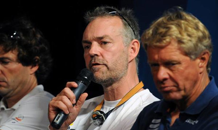 Stig Westergaard (i midten) og Jens Bojsen-Møller giver nu gode råd til Sejlunionens elitechef. Det kan minbaad.dk kun bifalde. Foto: Troels Lykke