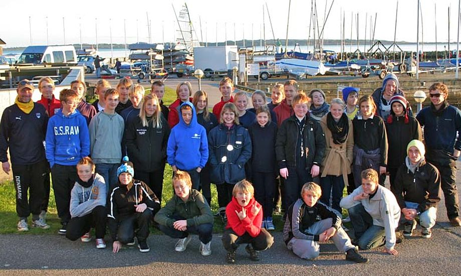 Zoom8 holdet i Kaløvig Sejlsportcenter i sidste måned, hvor 34 sejlere deltog. Cheftræner Bo Jarvig og klassekoordinator Thomas Kristensen havde tilrettelagt lejren. Som et særligt initiativ, var lejren åben for deltagelse af klubtrænere med interesse i at udvikle klassen.
