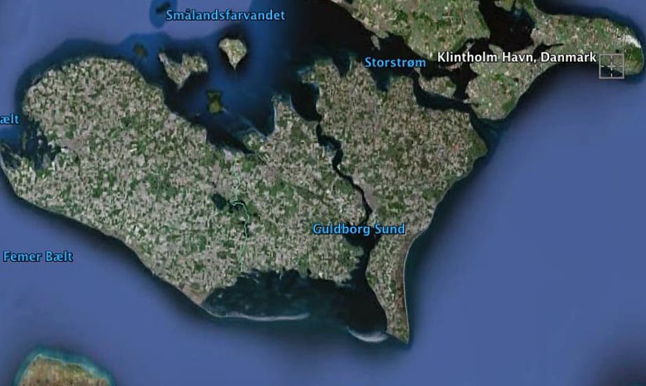 Båden ligger nu i Klintholm havn på Møn. Foto: Google Earth