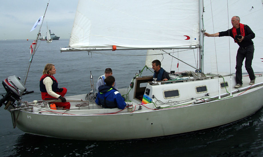 Da starten gik for 74 både i 2008 under Sjælland Rundt fra Helsingør, var vinden let, men vestenvinden kom få timer efter, så sejlerne krydsede mod Sjællands Odde. Foto: Troels Lykke