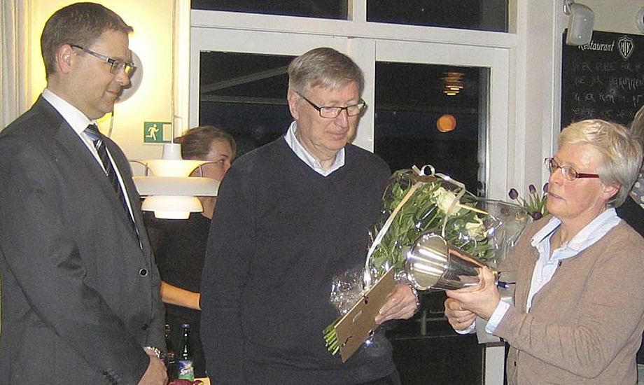 Prisen blev overrakt til en glad Jørgen Mellerup af Filialdirektør for Nordea, Rene Uldall-Jessen og Kate Skavin, formand for Sammenslutningen af Idrætsforeninger i Gentofte.
