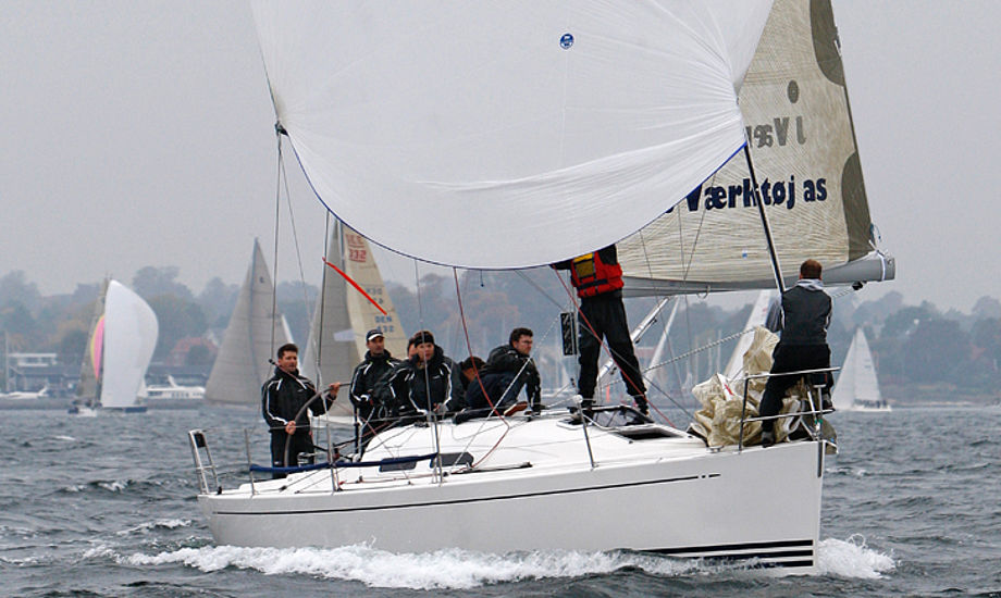 KJ-båden med Henrik Løftgaard og besætning vinder det Nordiske mesterskab for X-35'ere. Foto: Per Heegaard