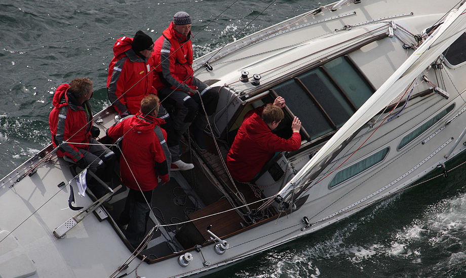 Sejlere i Palby Fyn Cup 2009 ved den gamle Lillebæltsbro. Foto: Troels Lykke