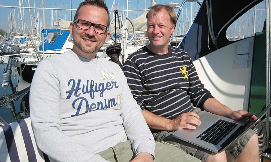 Jacob Nørlem Masters (t.v.) og Mads Voldby står bag den nye havnelods John At Sea.