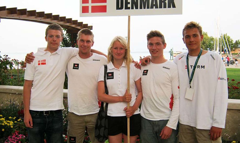 U 21 VM: Fra venstre Martin Jessen, træner Michael Hansen, Sofie Slotsgaard, Victor Thurøe, André Højen. (Stig Steinfurth mangler)