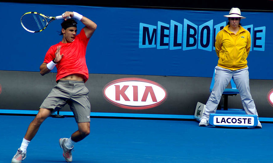 Rafael Nadal banker brasilianer ud af banen i Melbourne. Foto: Troels Lykke