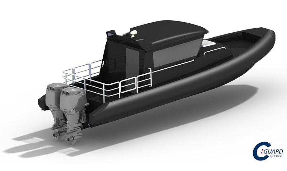 Monteret med to 175 HK påhængsmotorer sejler kompositbåden 45 knob. Billede: Tuco Marine
