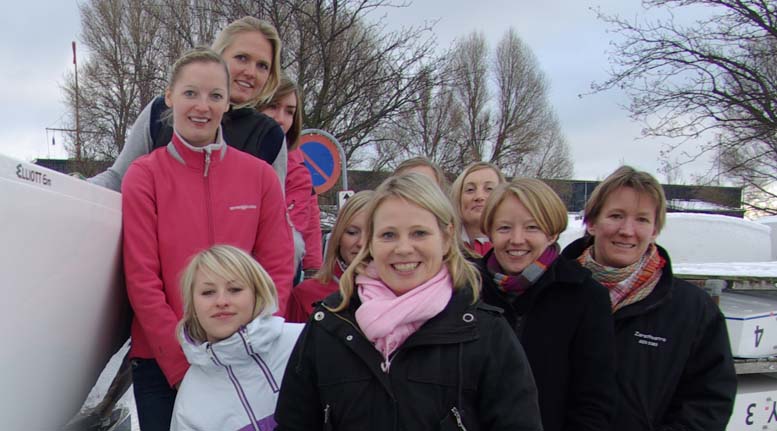 Matchrace-kvinder i Rungsted. Nu kan de slet ikke sejle i Danmark, isen ødelægger det for dem. Foto: Troels Lykke