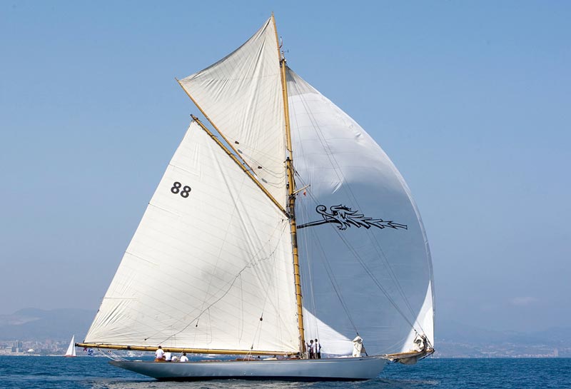 isails classic yacht charter