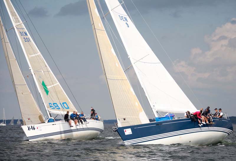 Holdet består af skipper Joachim Aschenbrenner på 17 år samt gasterne Jonas Funk (22), Philip Aschenbrenner (21), Daniel Arildsen (19) og Sebastian Bennetsen (18).