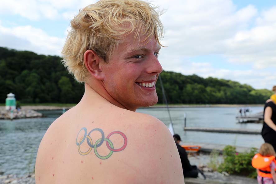 OL-bronzevinder Peter Lang er klar til finalen med OL-tatovering. - Det tog kun halvanden time, siger han. Foto: Troels Lykke