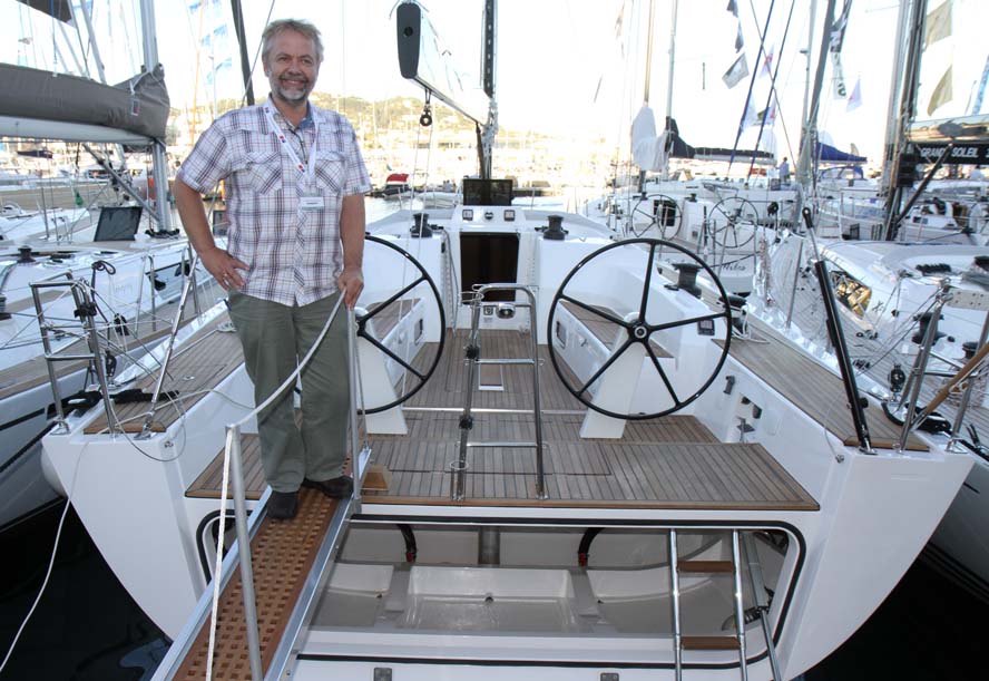 Niels Thomsen fra X-Yachts på en Xp50 i Cannes. - Xp-bådene sælger virkelig godt i Middelhavet, siger han. Fotos: Troels Lykke