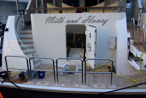 Mælk og honning hedder super yachten i Monaco Foto: Troels Lykke