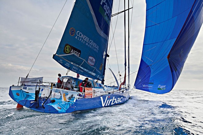 13 både er tilbage i Barcelona World Race. Her ses Virbac-Paprec 3, der lige var i havn en tur.