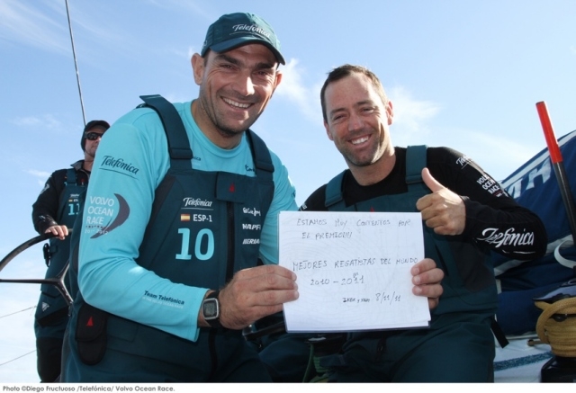 Iker Martinez, tv., og Xabi Fernandez modtog budskabet på Telefonica. En båd der ikke vinder Volvo Ocean Race, mener Bouwe Bekking.