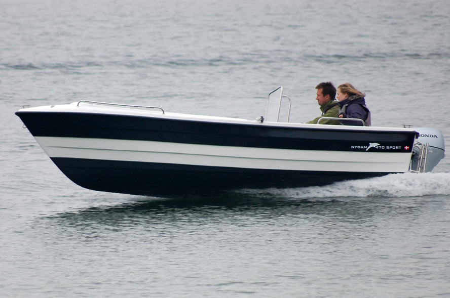 På Fredericia Boat Show kan man byde på en komplet udstyret Nydam 470 med trailer til en samlet værdi af 60.000 kroner.