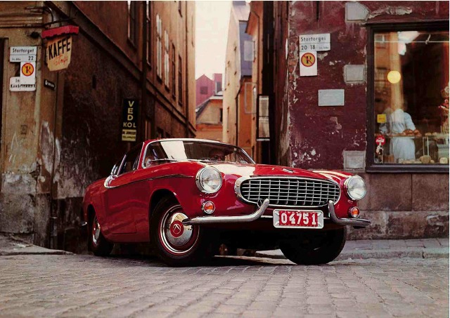 Den svenske designer Pelle Petterson skaber i 1957 den elegante sportsvogn P1800.