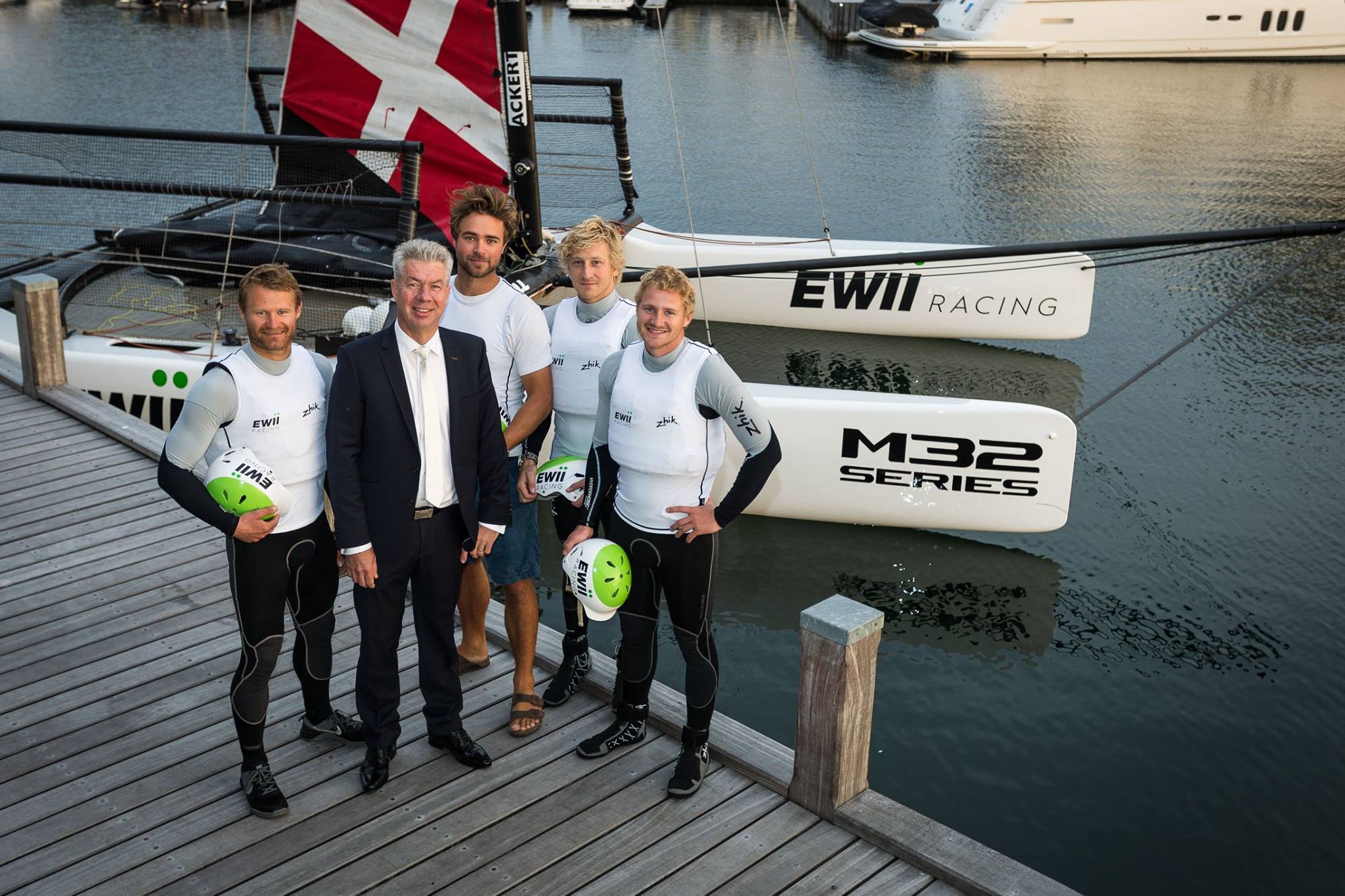 Det er nye tider hos Kongelig Dansk Yachtklubs unge M32-hold, der i denne uge ændrer navn til EWII Racing (tidligere TREFOR Racing).