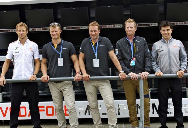 SAP Extreme Sailing Team besøger Nürnberg ringen. Fra venstre: Jenson Button, Rasmus Køstner, Jes Gram-Hansen, Pete Cumming og Sergio Perez. Foto: SAP Extreme Sailing Team
