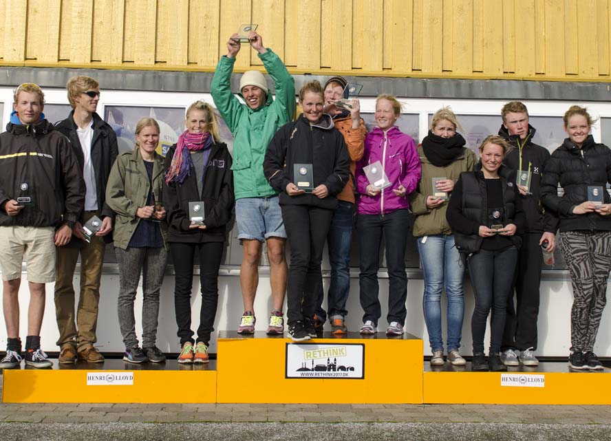 Fra venstre Jacob Cholewa, Stefan Siggaard Andersen, Malene Christensen og Trine Bentzen vinder 2. præmien til Hold DM 2012. Foto: Christian Rindom
