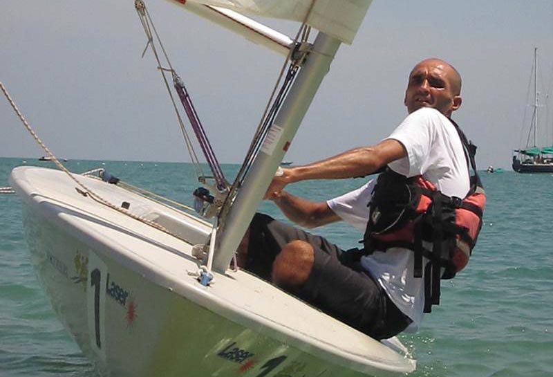 Yassine Darkaoui sejlede i 77 timer i jollen, for at slå rekorden. Foto: Facebook
