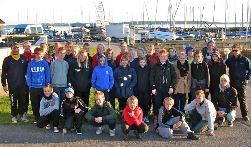 Zoom8 holdet i Kaløvig Sejlsportcenter i sidste måned, hvor 34 sejlere deltog. Cheftræner Bo Jarvig og klassekoordinator Thomas Kristensen havde tilrettelagt lejren. Som et særligt initiativ, var lejren åben for deltagelse af klubtrænere med interesse i at udvikle klassen.