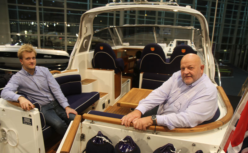 Kasper Reese, tv., og Henrik Reese havde gyldne dage i Hamborg. Her er de om bord i en  Marex 300 Sun Cruiser i 2011 udgave. Foto: Troels Lykke