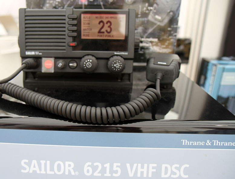 Thrane & Thranes VHF Sailor 6215 er hundrede procent vandtæt. Foto: Troels Lykke