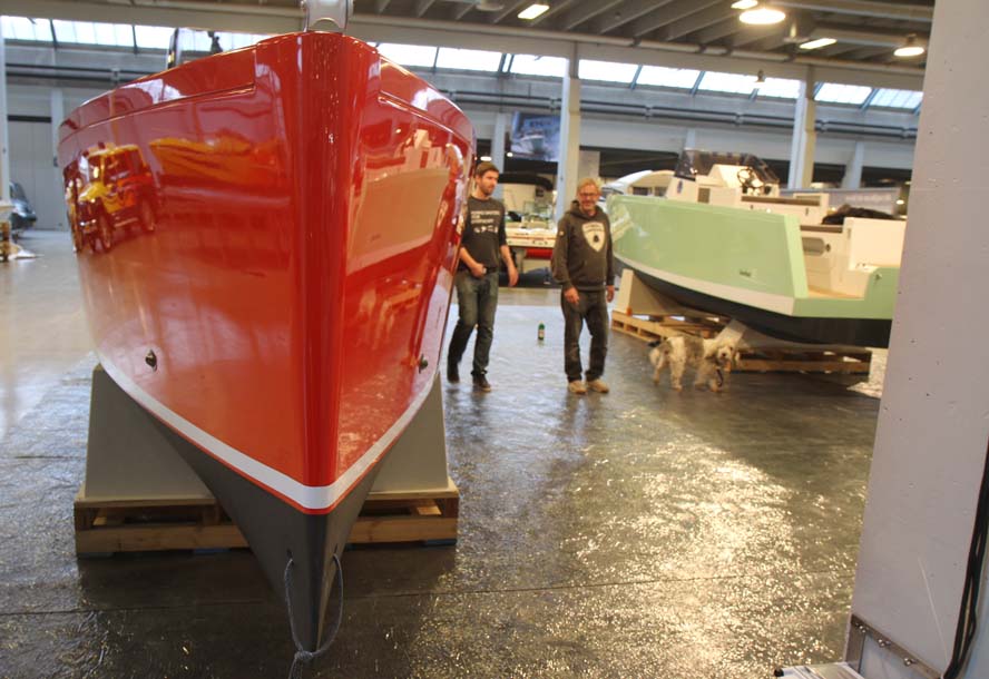 Der er to Smartboat 23 med på Både i Bella, båden har et væld af gode detaljer. På lørdag er der champagne kl. 14 til alle på deres stand i Bella. Foto: Troels Lykke