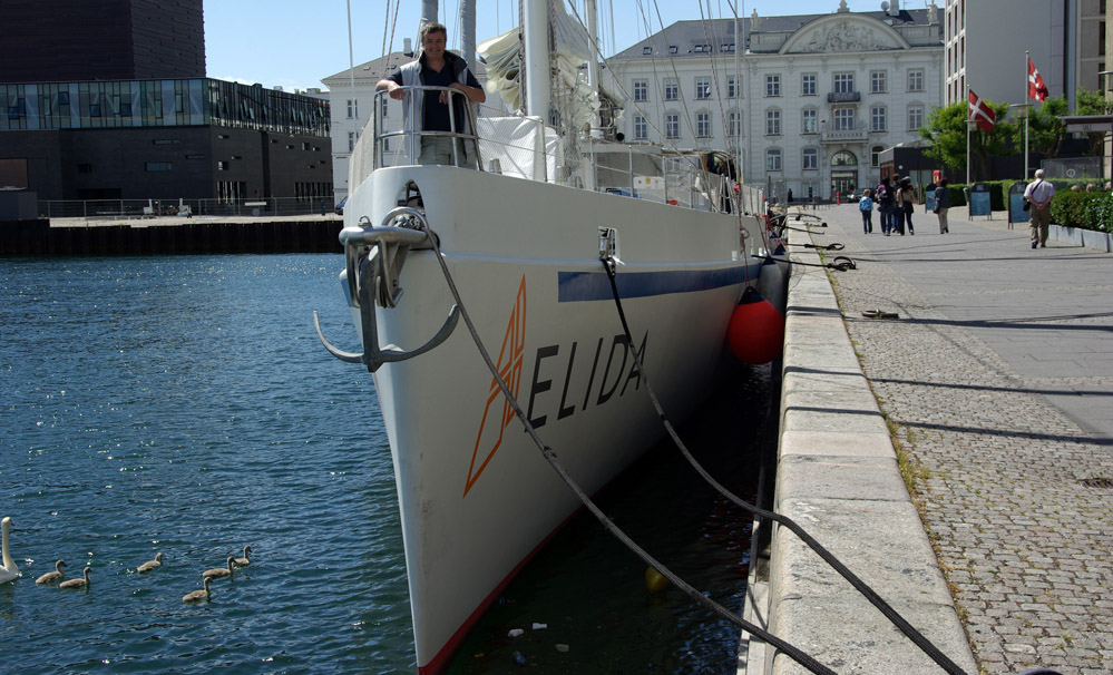 Lars Olsen om bord på Elida.