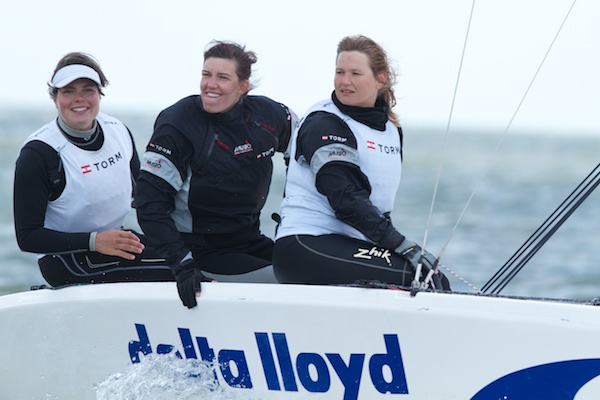 Tre veloplagte match race sejlere, Trine Abrahamsen, Trine Palludan og Ida Hartvig. Foto: margje.photoshelter.com/deltalloydregatta.org