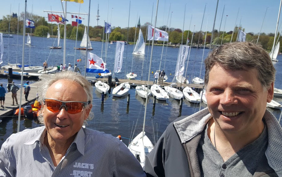 Frank Berg og Martin Hejlsberg smilte i dag. De fik nemlig 200 euro retur for deres startgebyr i Star-stævnet. Foto: Troels Lykke
