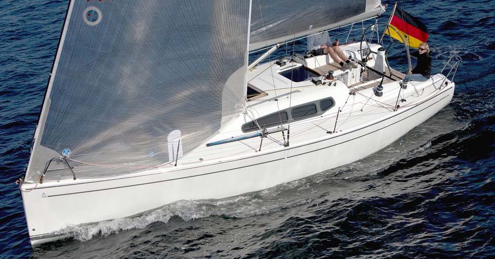 Dehler 35 udstilles. Den købes nu fremover i Aabenraa af den erfarne bådforhandler Henrik Reese og sønnen Kasper.