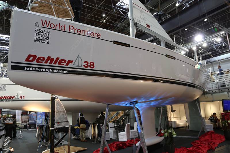 Den nye Dehler 38 er vældig populær kunne vi se med de virkelig mange besøgende, der konstant var på den tyske båd. Foto: Troels Lykke